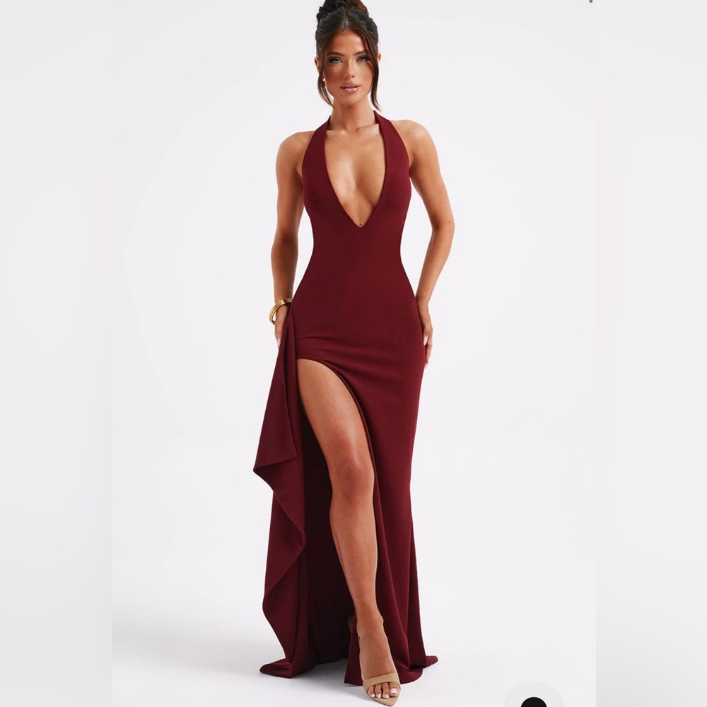 Chic Backless Burgundy Evening Gown